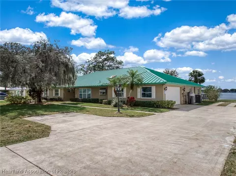 922 Lake Dr E, Lake Placid, FL 33852