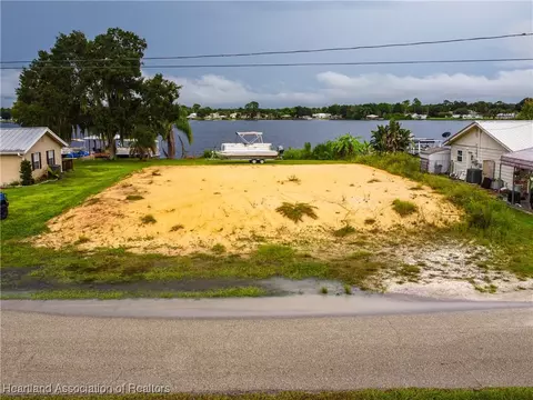 1050 Lake Carrie Dr, Lake Placid, FL 33852