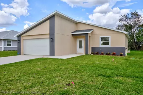 121 Grape Rd NW, Lake Placid, FL 33852