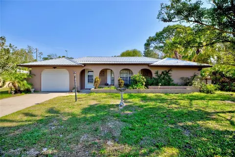 2910 King Dr, Sebring, FL 33870