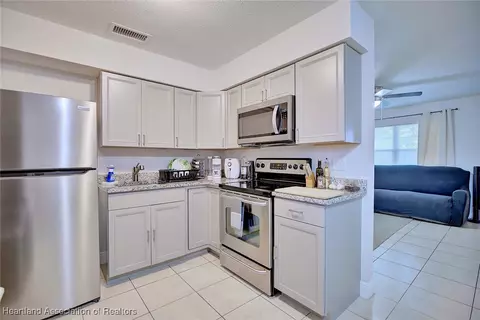 Kitchen - 3114 Marlin Dr, Sebring, FL 33870 photo 2 of 4