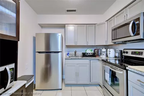 Kitchen - 3114 Marlin Dr, Sebring, FL 33870 photo 3 of 4