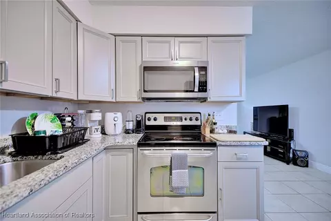 Kitchen - 3114 Marlin Dr, Sebring, FL 33870 photo 4 of 4