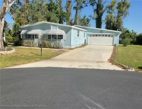 2704 E Waterview Dr, Avon Park, FL 33825