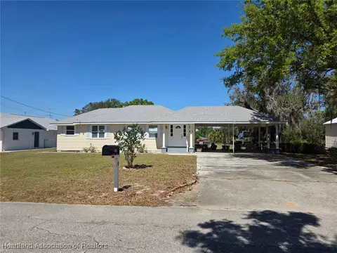 225 Walnut St E, Avon Park, FL 33825
