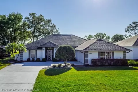 2900 Meadowood Ln, Sebring, FL 33875