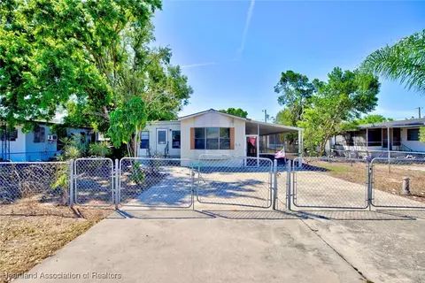 1215 W Hall St, Avon Park, FL 33825
