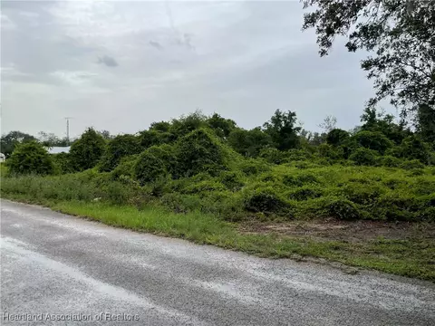 110 Shark St, Sebring, FL 33876 photo 2