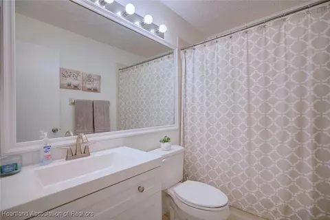 Bath - 5603 Granada Blvd, Sebring, FL 33872 photo 2 of 2
