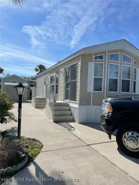 1111 Sabal Ln, Bowling Green, FL 33834