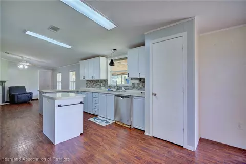 3201 Pamela Dr, Lorida, FL 33857 photo 9