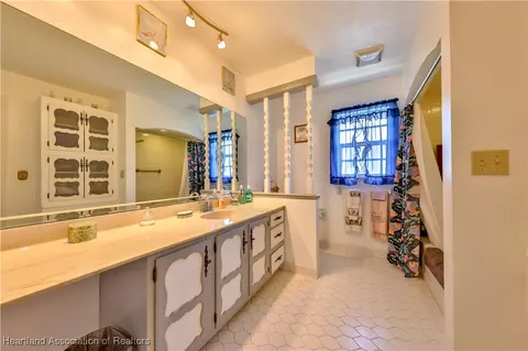 Bath - 7700 Granada Rd, Sebring, FL 33876 photo 2 of 2