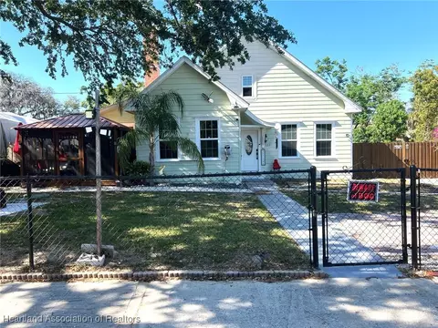 121 E Walnut St, Avon Park, FL 33825