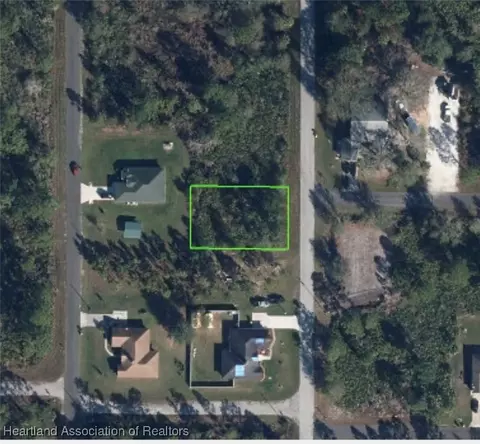 861 Mustang Ave NW, Lake Placid, FL 33852