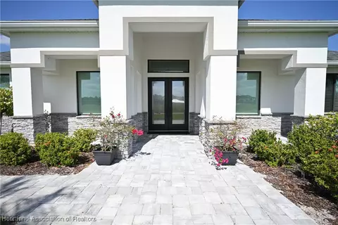 3000 Osprey Point Cir, Sebring, FL 33875 photo 3
