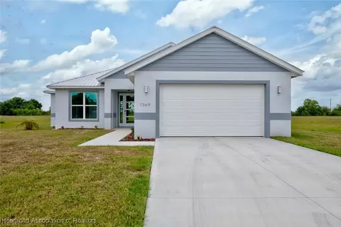 1369 Blue Heron Dr, Sebring, FL 33876