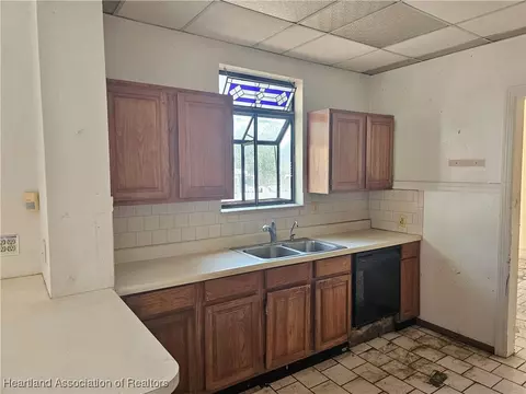 Kitchen - 1237 Hitakee Ave, Sebring, FL 33870 photo 2 of 3