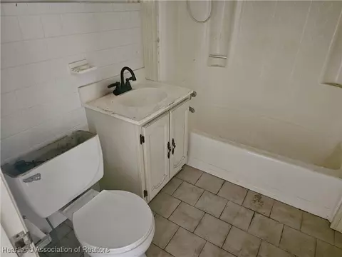 Bath - 1237 Hitakee Ave, Sebring, FL 33870 photo 1 of 2