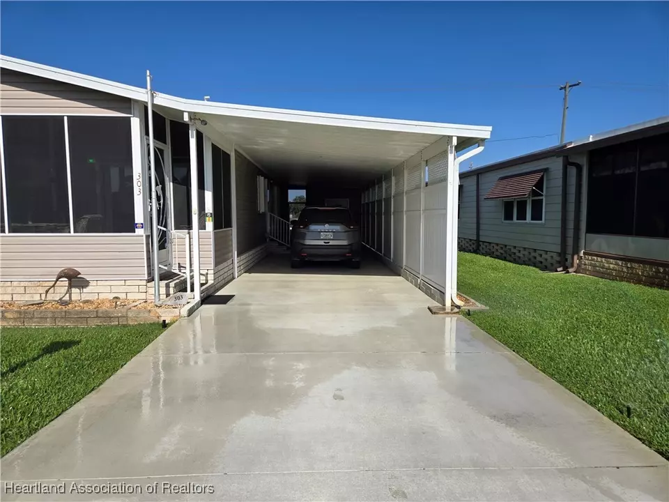  303 Yellow Willow St, Sebring, FL 33870 photo 3