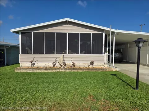 303 Yellow Willow St, Sebring, FL 33870