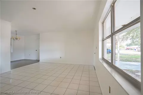 Living - 2652 Dolphin Dr, Sebring, FL 33870 photo 2 of 3