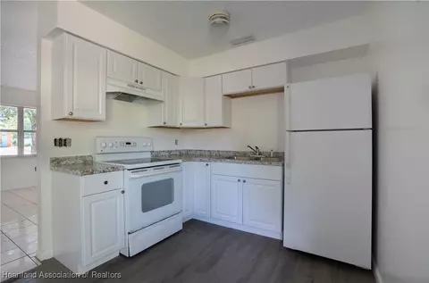 Kitchen - 2652 Dolphin Dr, Sebring, FL 33870 photo 2 of 2
