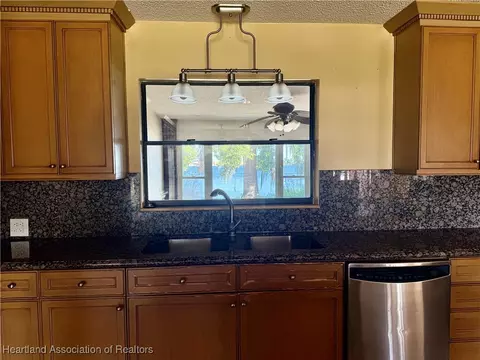 Kitchen - 740 Killarney Dr, Sebring, FL 33870 photo 3 of 4