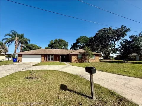 740 Killarney Dr, Sebring, FL 33870