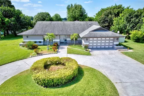 32 Lake Henry Dr, Lake Placid, FL 33852