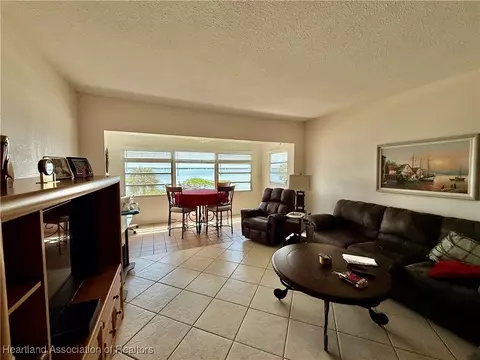 Living - 2131 Lakeview Drive 308, Sebring, FL 33870 photo 2 of 3