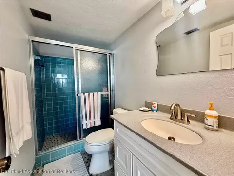 Bath - 2131 Lakeview Drive 308, Sebring, FL 33870 photo 2 of 2