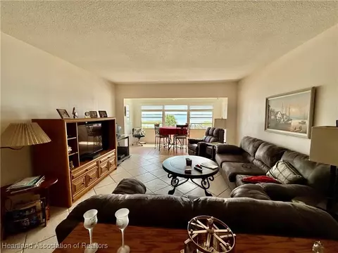 Living - 2131 Lakeview Drive 308, Sebring, FL 33870 photo 3 of 3