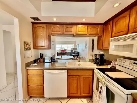 Kitchen - 2131 Lakeview Drive 308, Sebring, FL 33870 photo 1 of 2