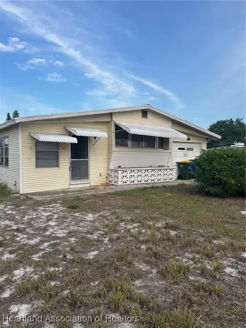 143 Highlands Lake Dr, Lake Placid, FL 33852