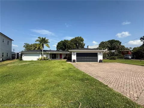 3071 Lakeview Dr, Sebring, FL 33870