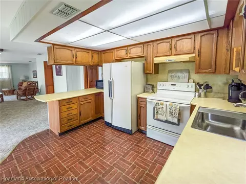 2204 Oak Beach Blvd, Sebring, FL 33875 photo 2