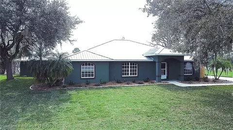 712 Lake Betty Dr, Lake Placid, FL 33852
