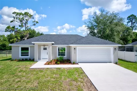 704 Garland Ave, Sebring, FL 33875