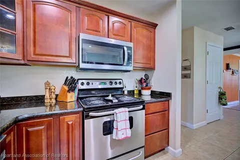 Kitchen - 1660 E Main St, Bartow, FL 33830 photo 4 of 6