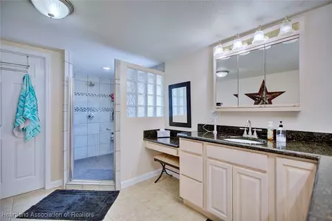 Bath - 1660 E Main St, Bartow, FL 33830 photo 1 of 3