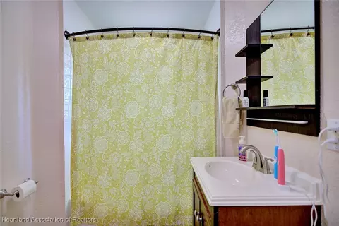 Bath - 1660 E Main St, Bartow, FL 33830 photo 3 of 3