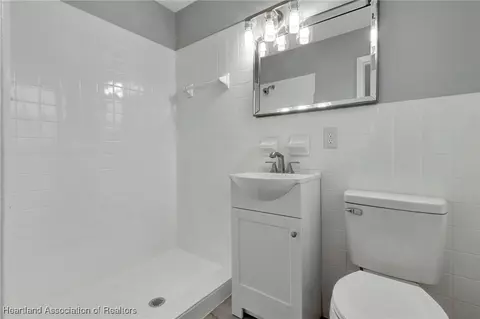 Bath - 107 Spring Garden Rd, Sebring, FL 33870 photo 2 of 2