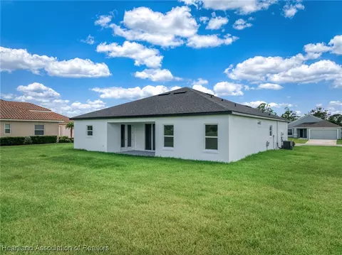 Exterior - 5289 Pebble Beach Dr, Sebring, FL 33872 photo 5 of 6