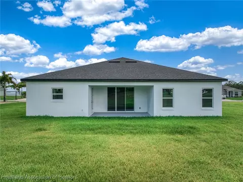 Exterior - 5289 Pebble Beach Dr, Sebring, FL 33872 photo 3 of 6