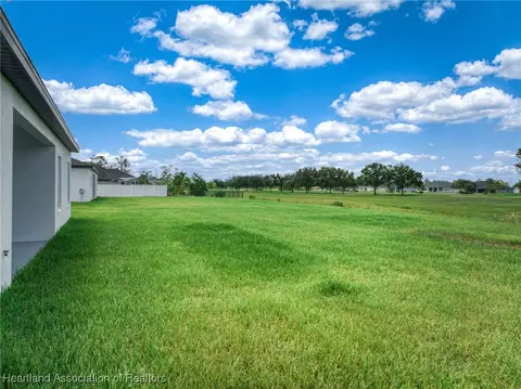Exterior - 5289 Pebble Beach Dr, Sebring, FL 33872 photo 2 of 6