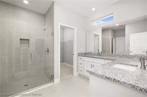 Bath - 5289 Pebble Beach Dr, Sebring, FL 33872 photo 3 of 8