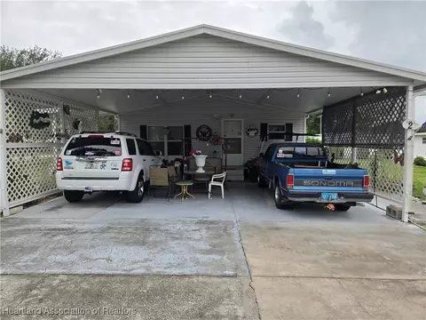2 Fishermans Cv, Lake Placid, FL 33852