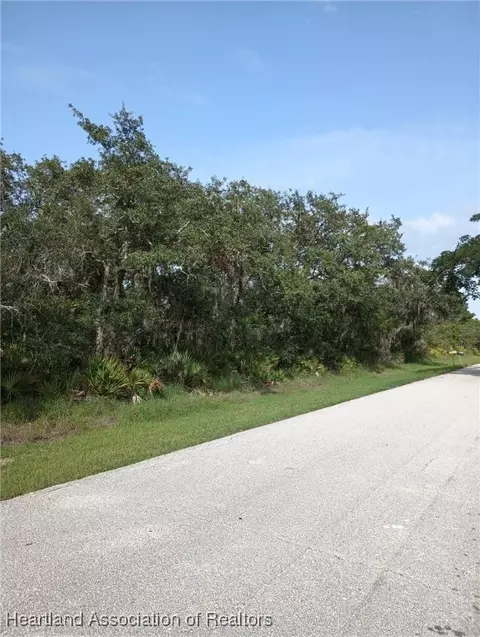 3041 Glacier Ave, Avon Park, FL 33825