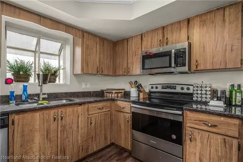Kitchen - 4101 Elson Ave, Sebring, FL 33875 photo 3 of 4