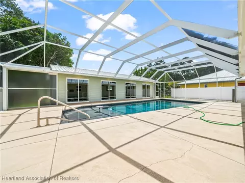 Exterior - 2410 Sunset Dr, Sebring, FL 33870 photo 4 of 9